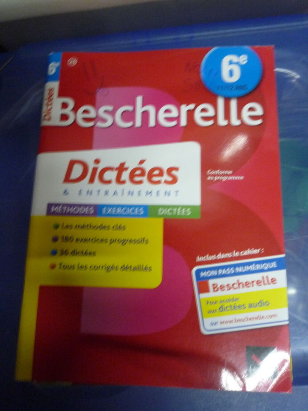 Livres scolaires. Livres et BD