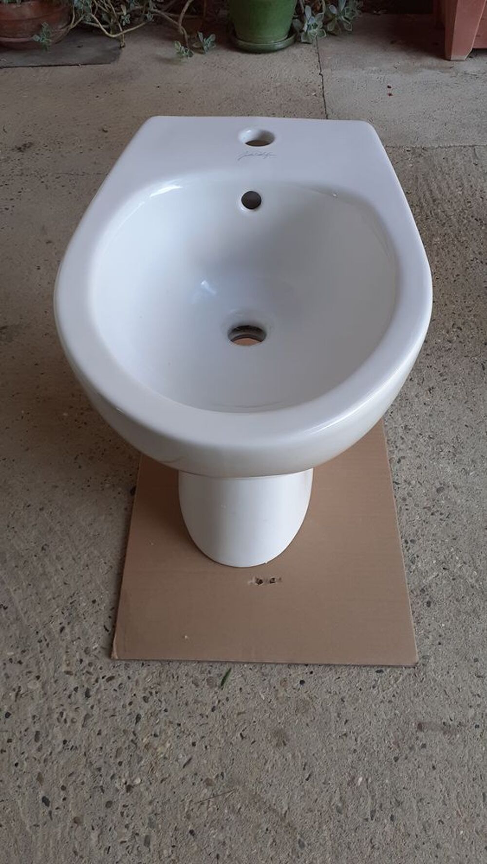 Bidet avec mitigeur neuf. Bricolage