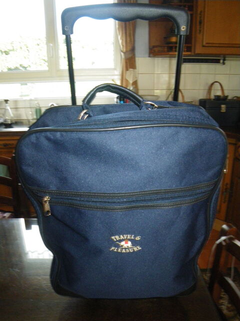 Grand Sac Valise � Roulettes Bleu Fonc� 0 Savigny-en-V�ron (37)
