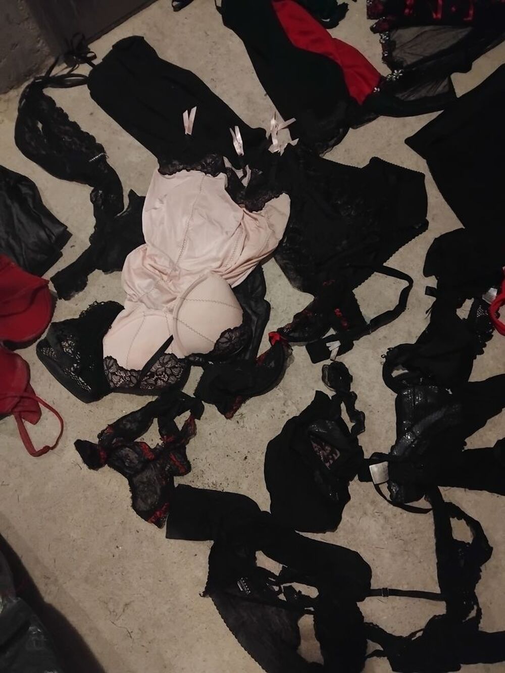 lot de sous vetements sexy 25 a 30 pieces Vêtements