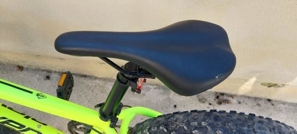 V&eacute;lo tout terrain jaune " Eleven " enfant 20 pouces . Vélos