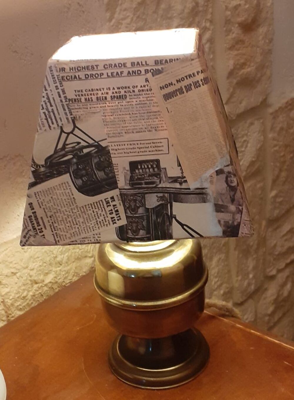 Lampe vintage laiton ? Abat-jour style journal ? Ambiance r Décoration