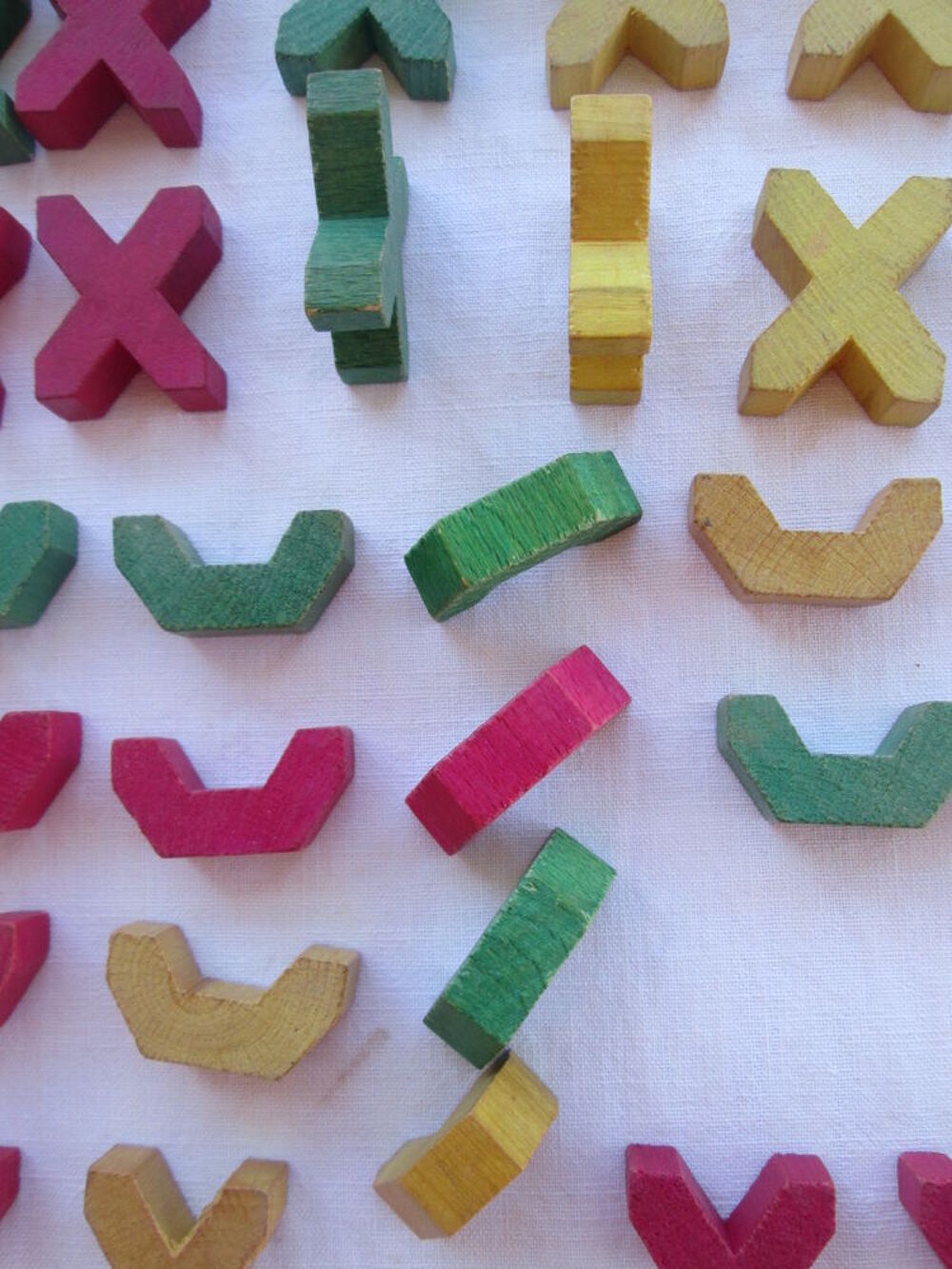 Lot de 36 objets de construction en bois Jeux / jouets