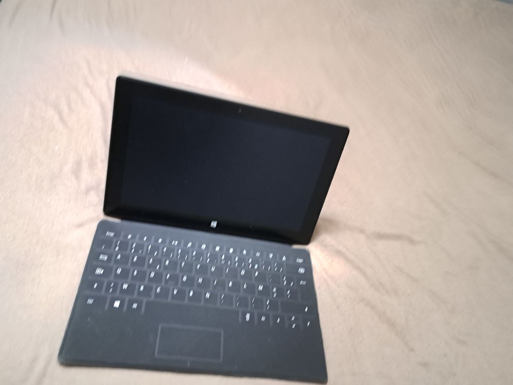 TABLETTE SURFACE WINDOWS AVEC CLAVIER ET PROTECTION Téléphones et tablettes