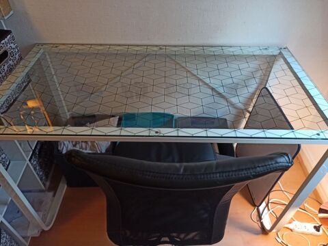Bureau   chaise offerte 30 Lille (59)