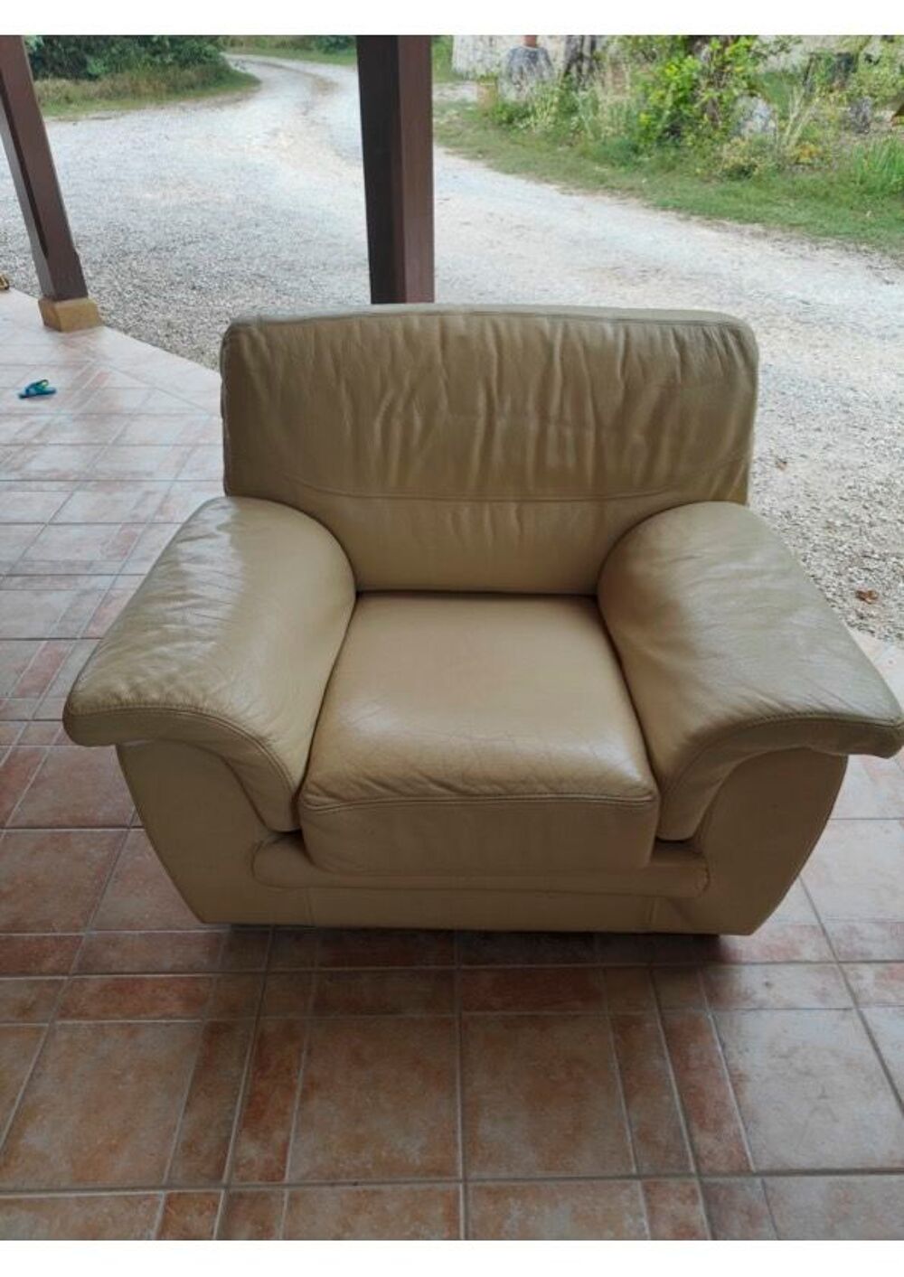 canap&eacute; et fauteuil cuir tr&eacute;s bon &eacute;tat Meubles