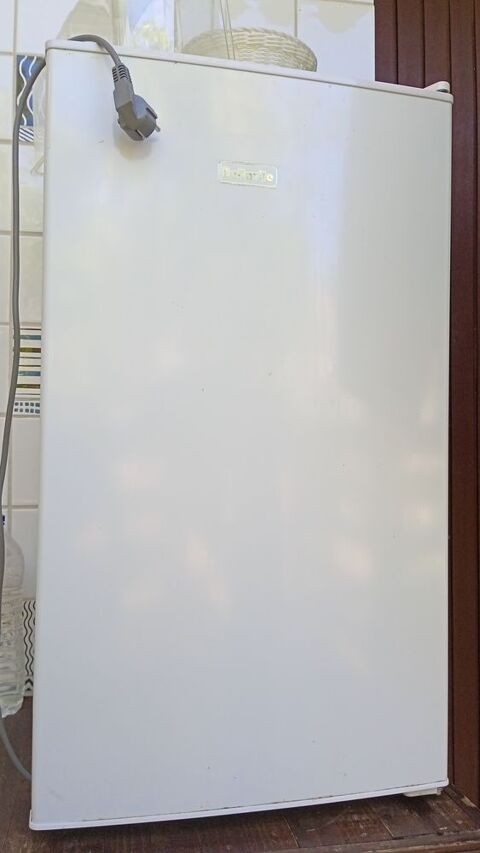 petit frigo-congélateur Sainte-Anne (97)