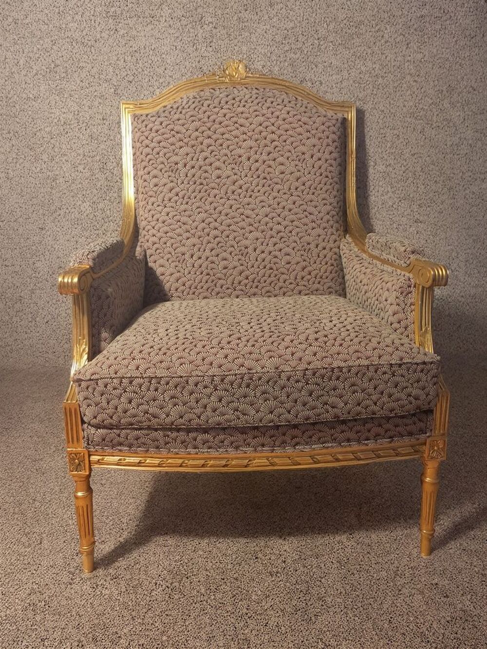 Fauteuil de style Louis XVI dor&eacute; &agrave; la feuille d'argent Meubles