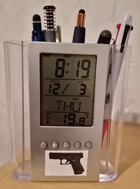 Tr�s joli pot � crayons offrant divers th�mes 53 Rennes (35)