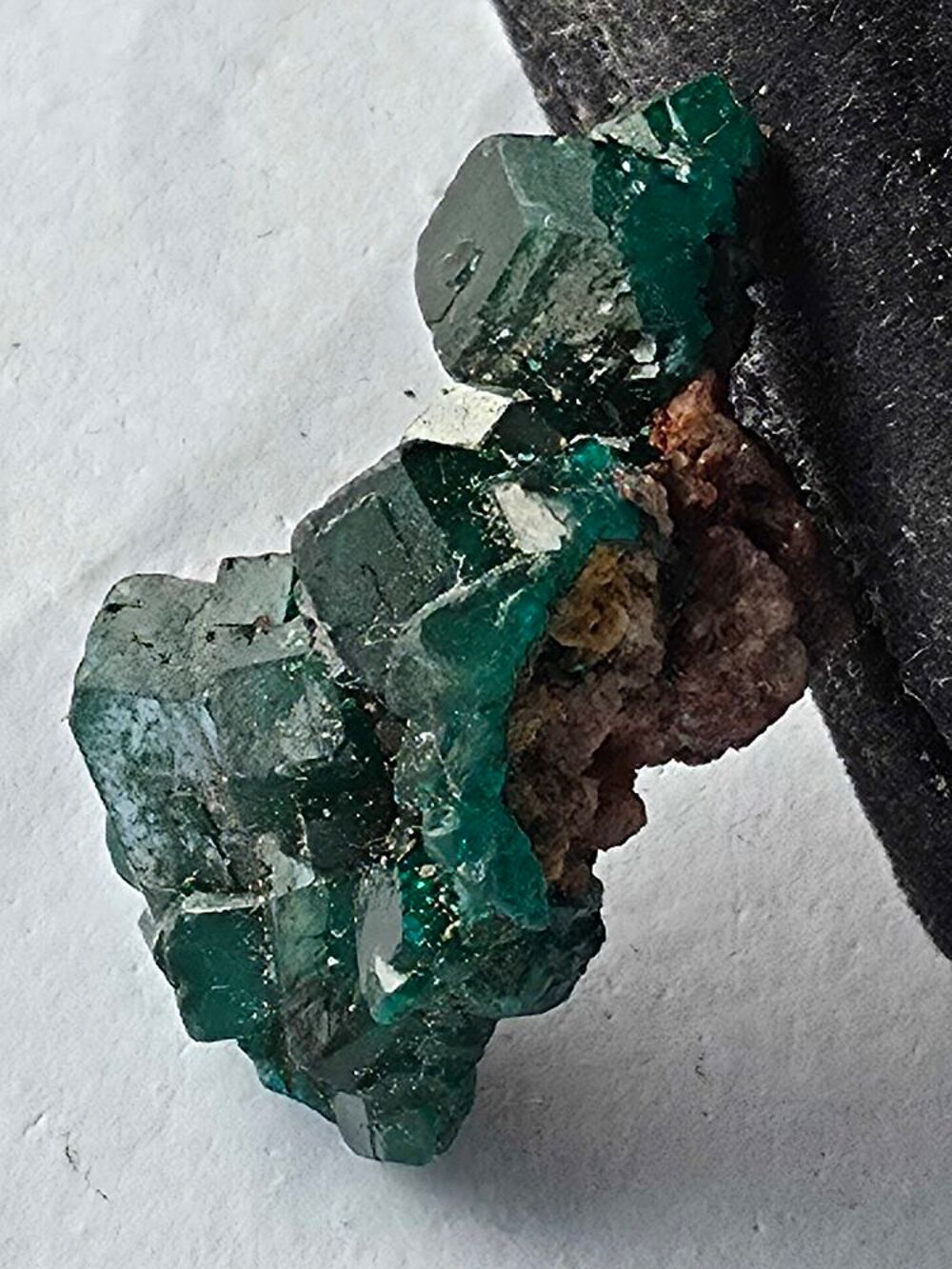 Min&eacute;ral de Collection : Dioptase brute sur matrice naturelle-14g 