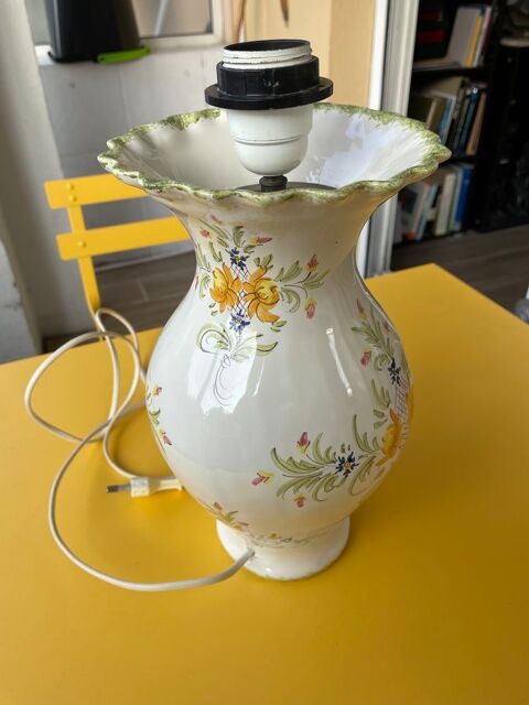 Support de lampe en faience 30 Le Cannet (06)