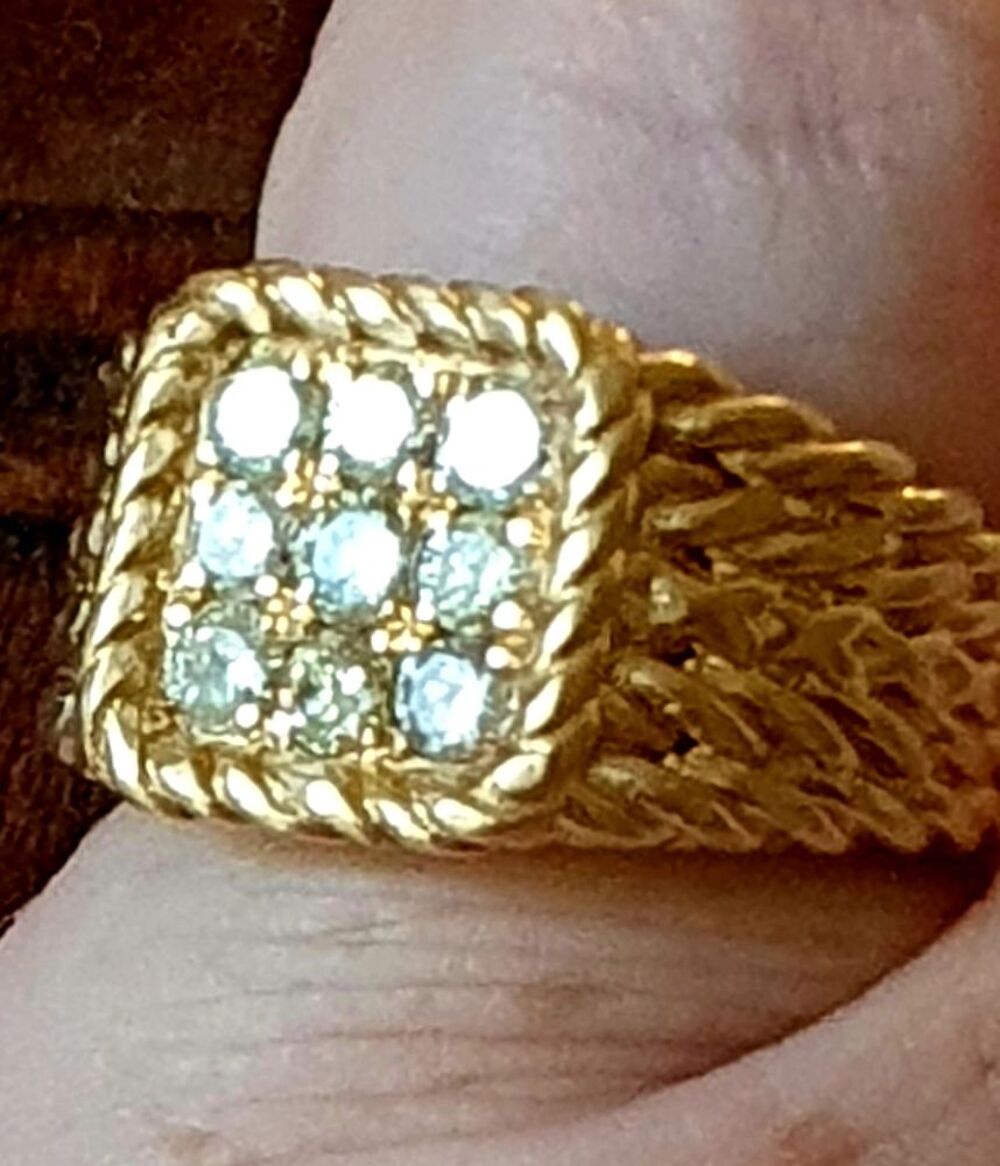 Chevali&egrave;re or 18 pav&eacute;e de 9 diamants de 0.12 carats Bijoux et montres