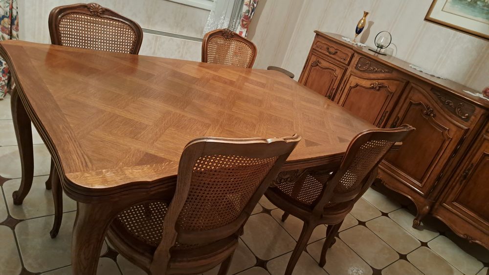 Table salle &agrave; manger avec rallonge et 4 chaises tbe. Meubles
