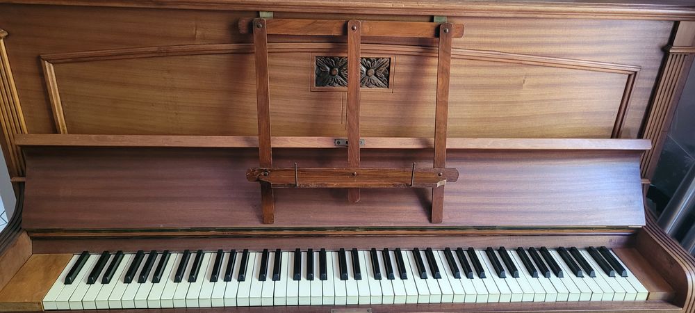 Piano droit Instruments de musique