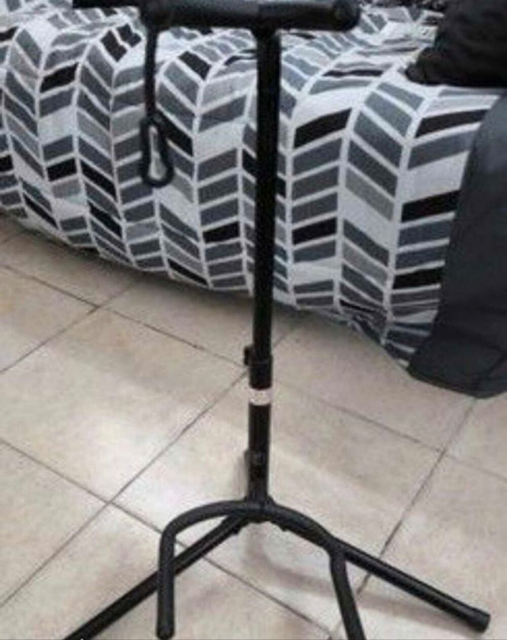 tr&eacute;pied pour guitare stagg Instruments de musique