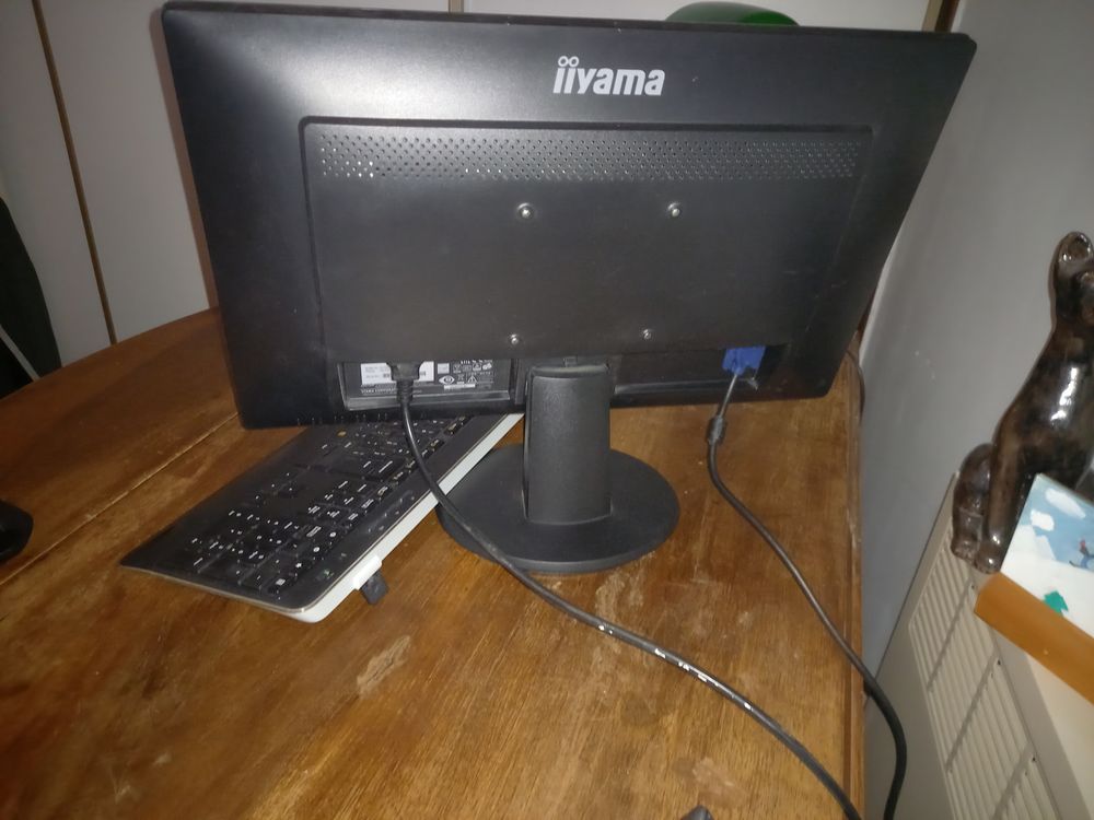 PC fixe avec accessoires Matériel informatique