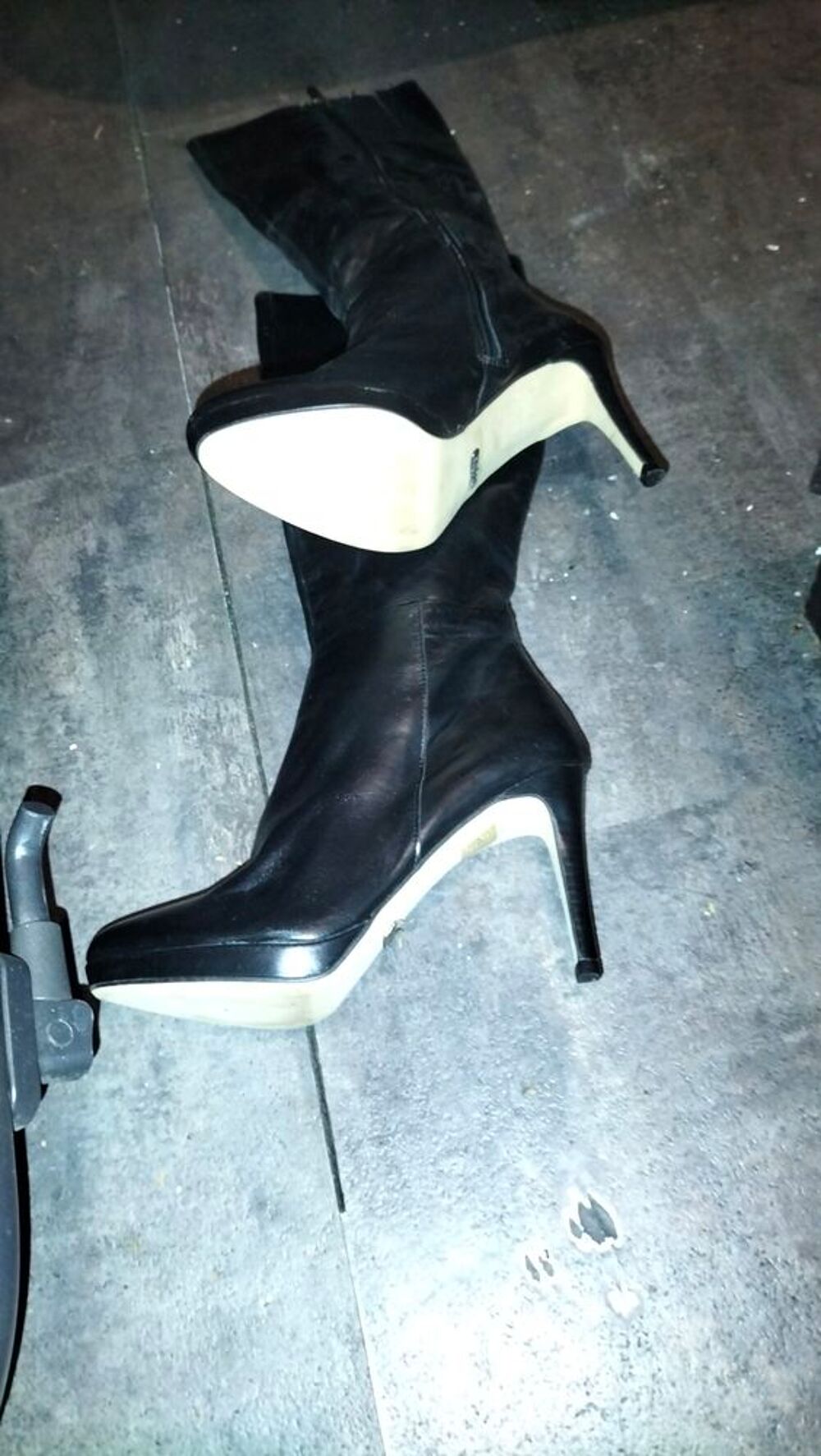 Bottes cuir v&eacute;ritable buffalo pointure 36 tr&egrave;s bon &eacute;tat Chaussures