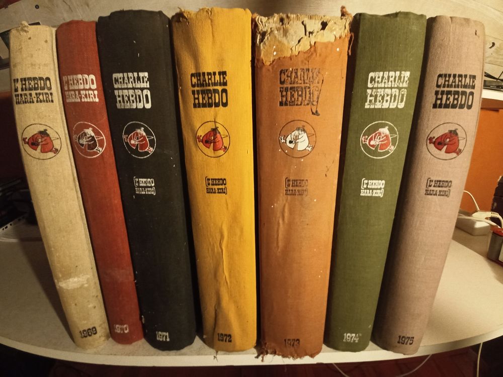 S&eacute;ries compl&egrave;tes Hara Kiri Charlie Hebdo de 1969 &agrave; 75 Livres et BD