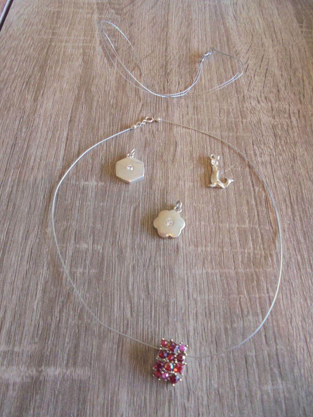 Colliers flexibles + Pendentifs (28b) Bijoux et montres