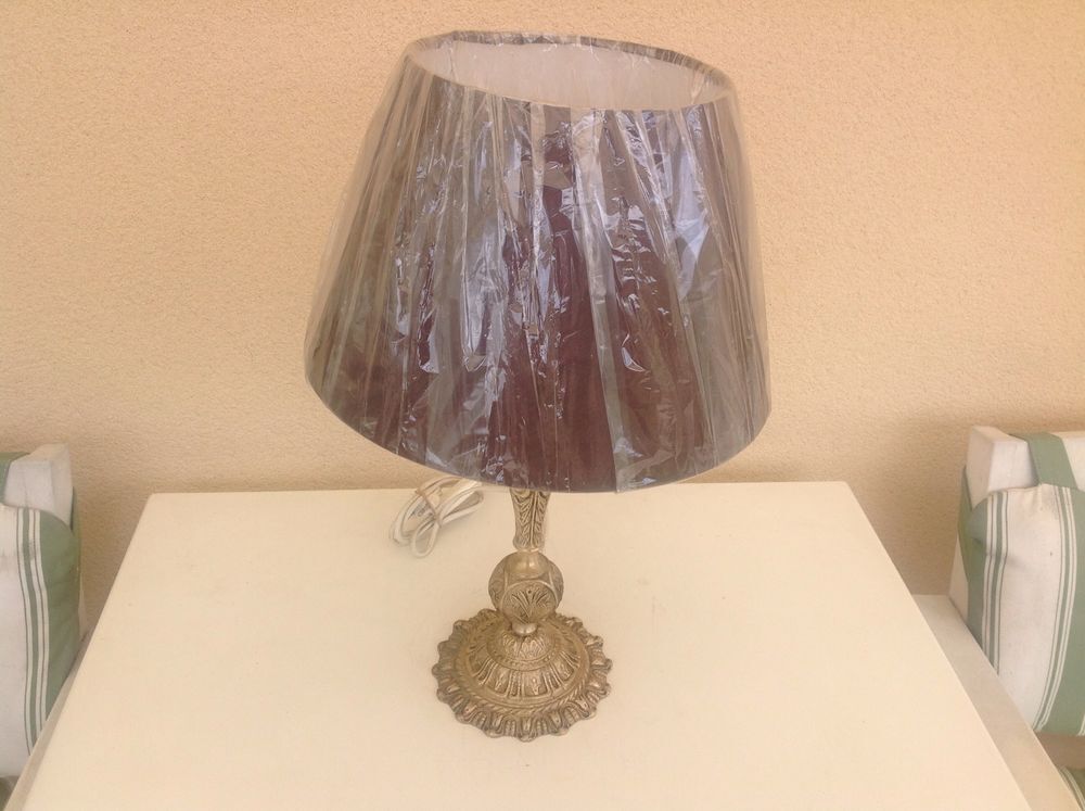 lampe sur pied en bronze. Décoration