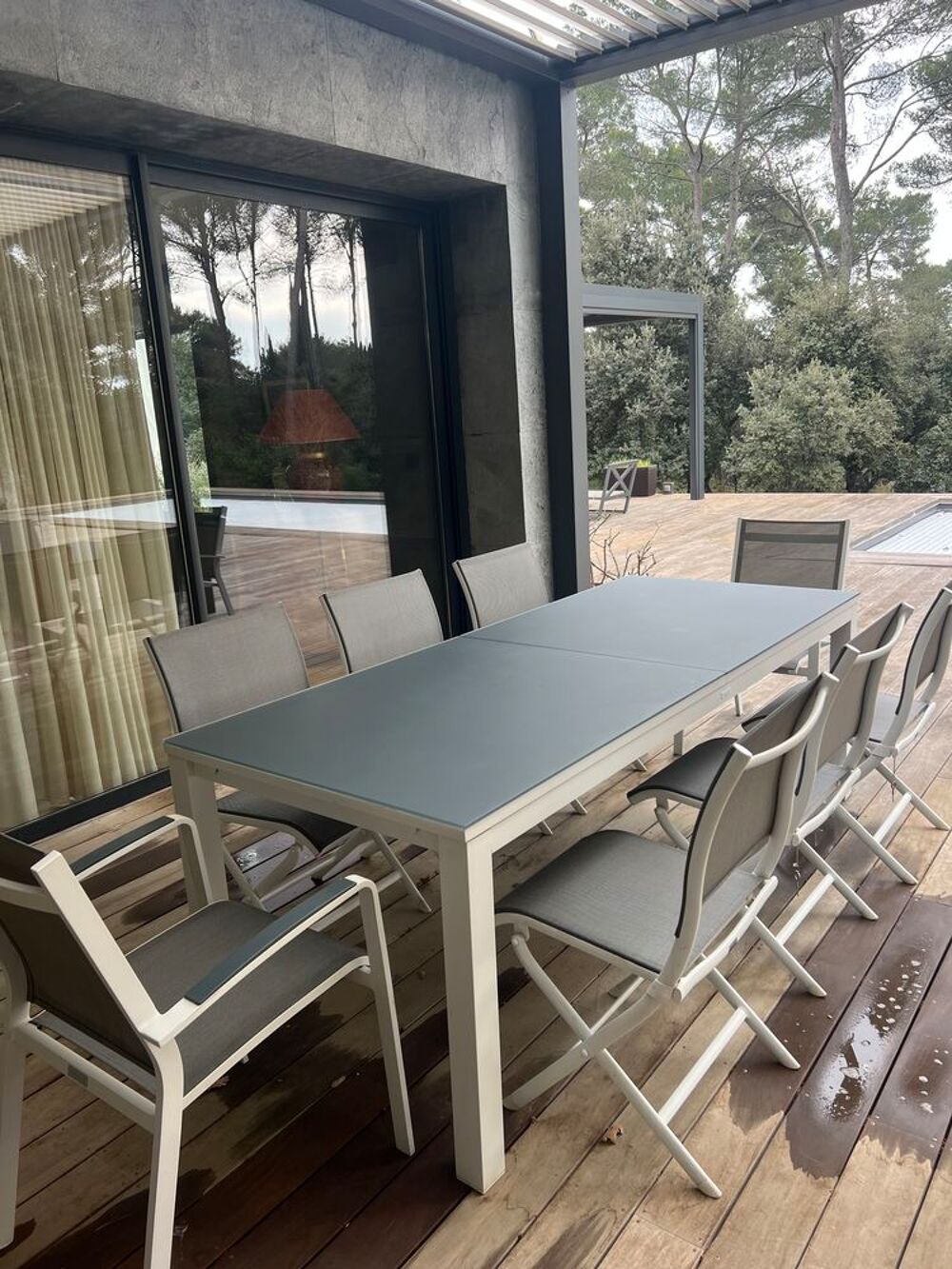 Table &agrave; manger de jardin et 8 assises Jardin