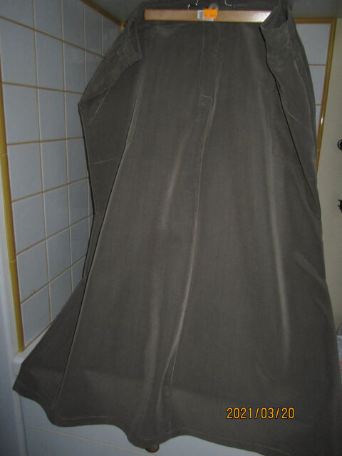 jupe longue kaki tissu velout� 18 Saint-Alban-de-Roche (38)