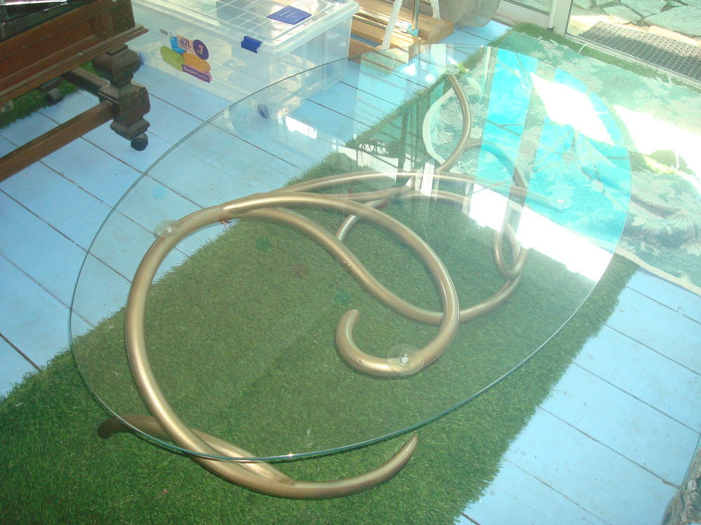 TABLE BASSE DE SALON EN VERRE AVEC PIED CHROMER Meubles