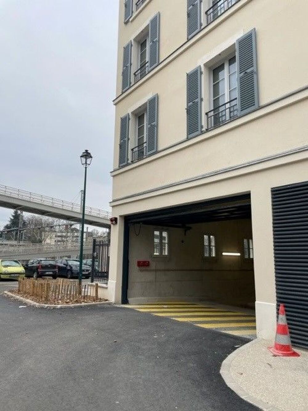 Location Parking/Garage place de parking sécurisée - gare de Pontoise Pontoise