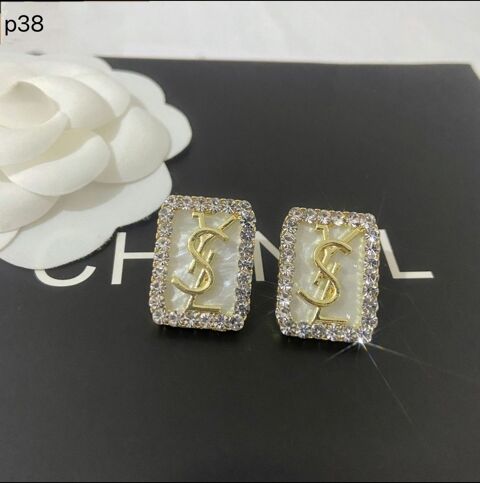 Boucles d'oreilles rectangle - mtal blanches -puces dores 15 Mulhouse (68)