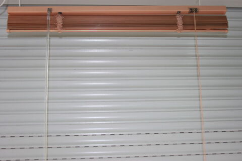 Store v�nitien 8 Montigny-Lencoup (77)
