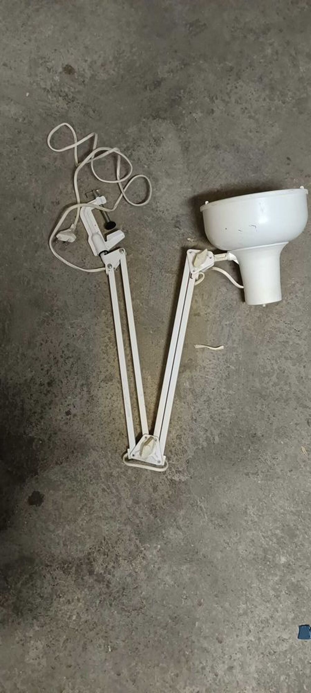 lampe bureau ou atelier articul&eacute; Electrom�nager