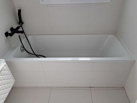 Baignoire acrylique et robinetterie 1 Nice (06)