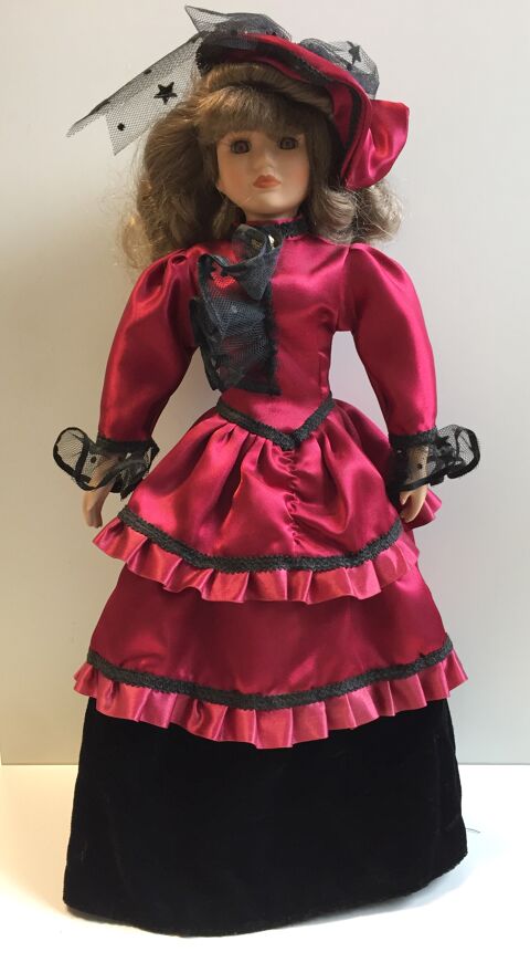 Grande Poupe en Porcelaine de Luxe  First Lady  49 Marseille 11 (13)