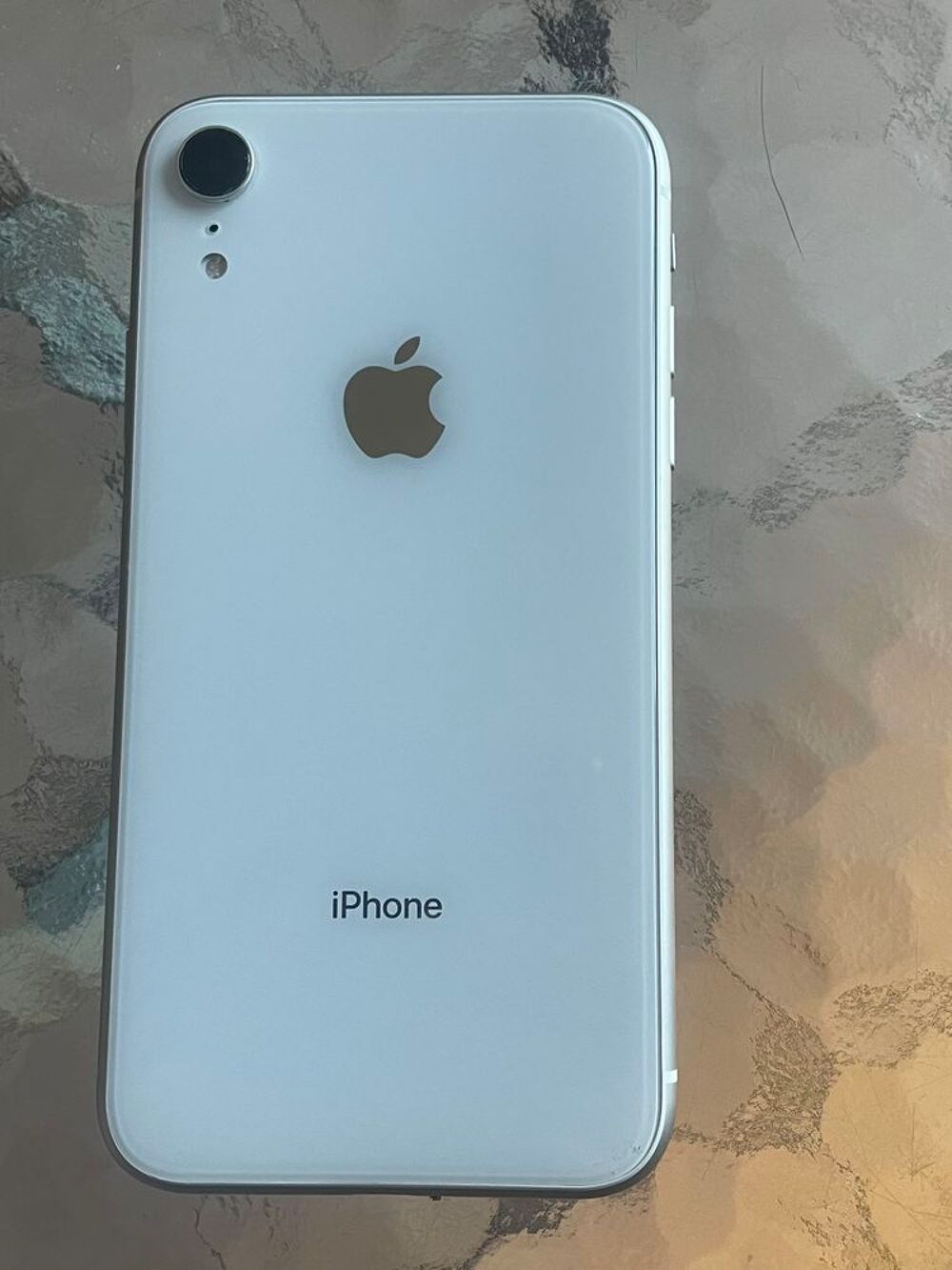iPhone XR 64go tr&egrave;s bon &eacute;tat Tlphones et tablettes