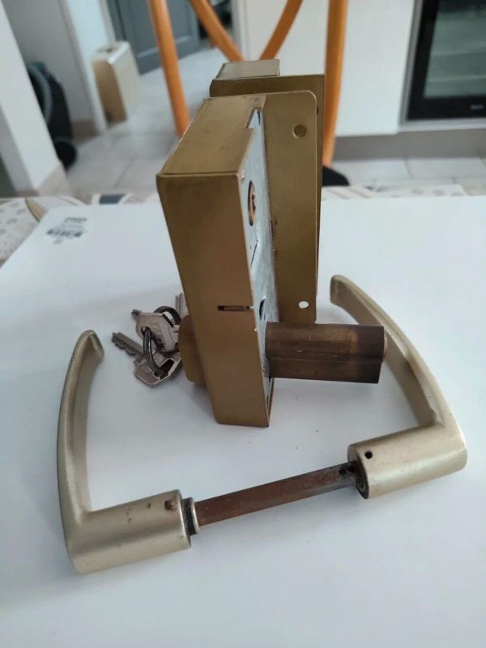 Serrure avec 5 cl&eacute;s + poign&eacute;es Bricolage