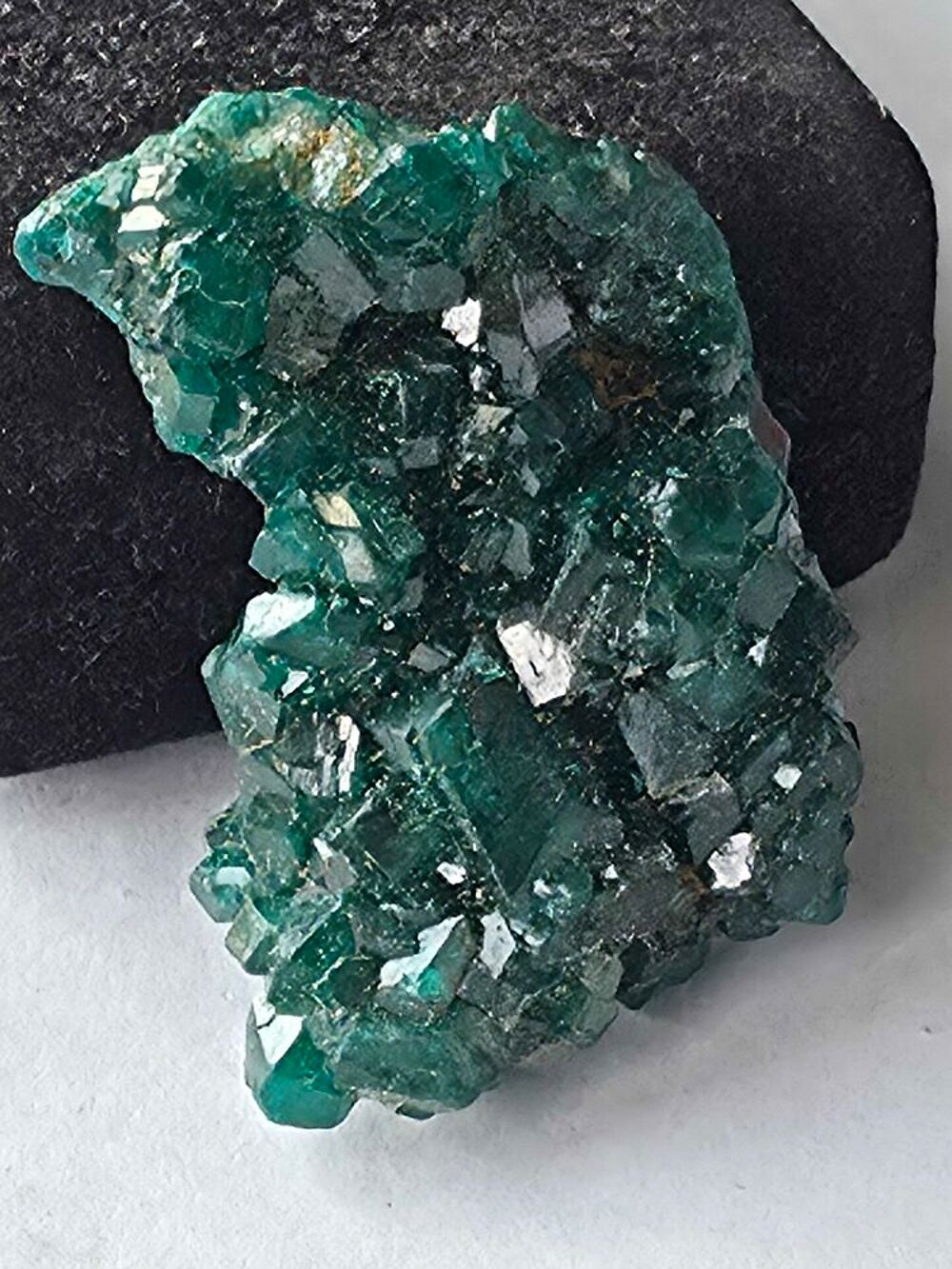 V&eacute;ritable Dioptase sur matrice RDC-Sp&eacute;cimen d'exception 