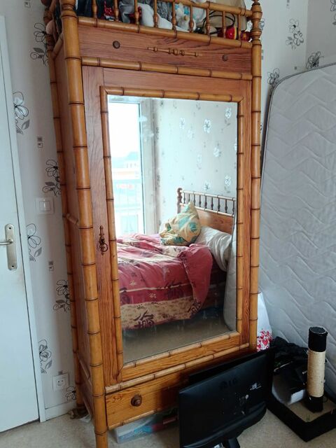 Grande armoire en pin massif avec miroir €  Style rustique €  Très bon état 320 Reims (51)