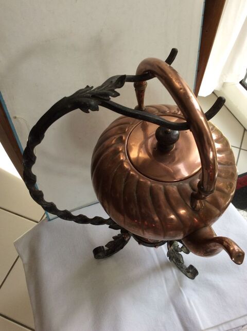 Samovar th�i�re cuivre  et fer forg� vintage avec r�chaud 30 Gif-sur-Yvette (91)