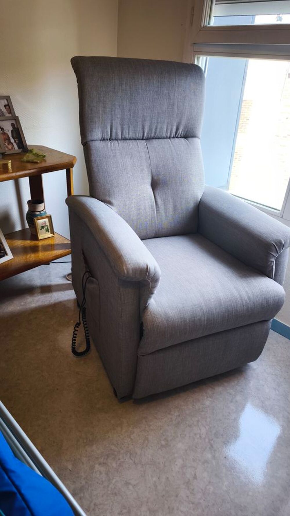 Fauteuil releveur &eacute;lectrique gris Meubles