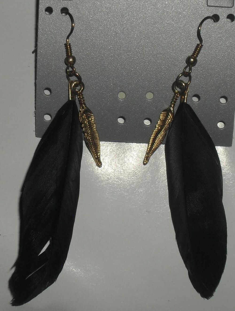 1 paire de boucles d'oreilles plumes noires Bijoux et montres