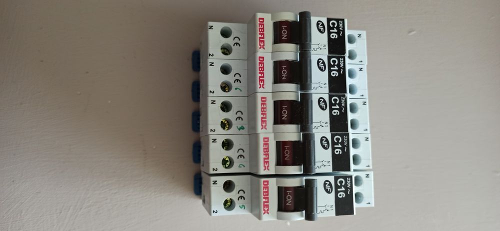 Disjoncteurs 16 Amp&egrave;res Bricolage