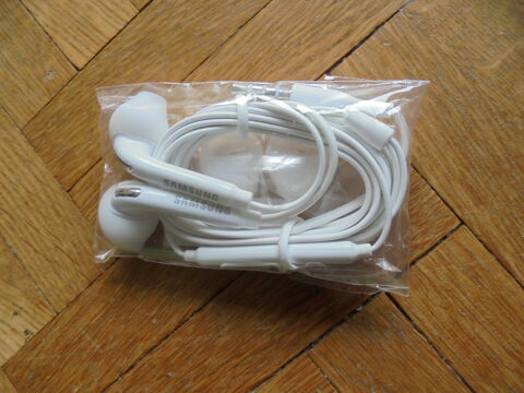 Paire d'�couteurs SAMSUNG (26) 10 Tours (37)