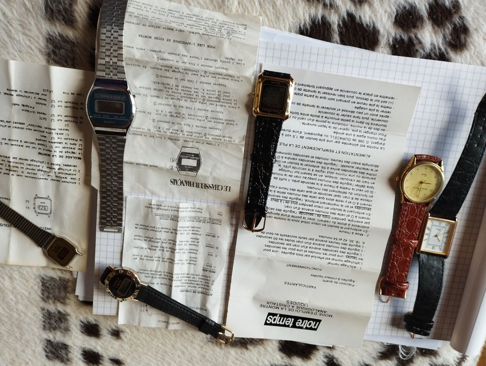  LOT DE BIJOUX Bijoux et montres