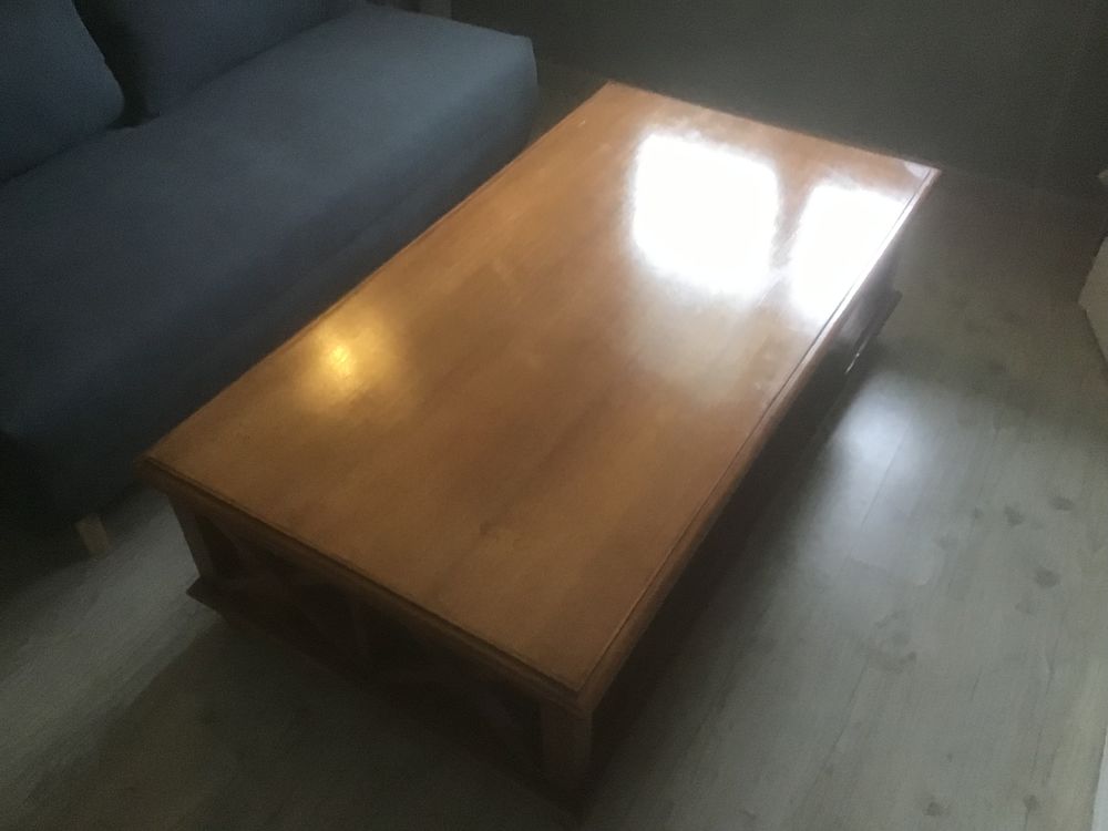 Table basse
Maison colonial
Meubles