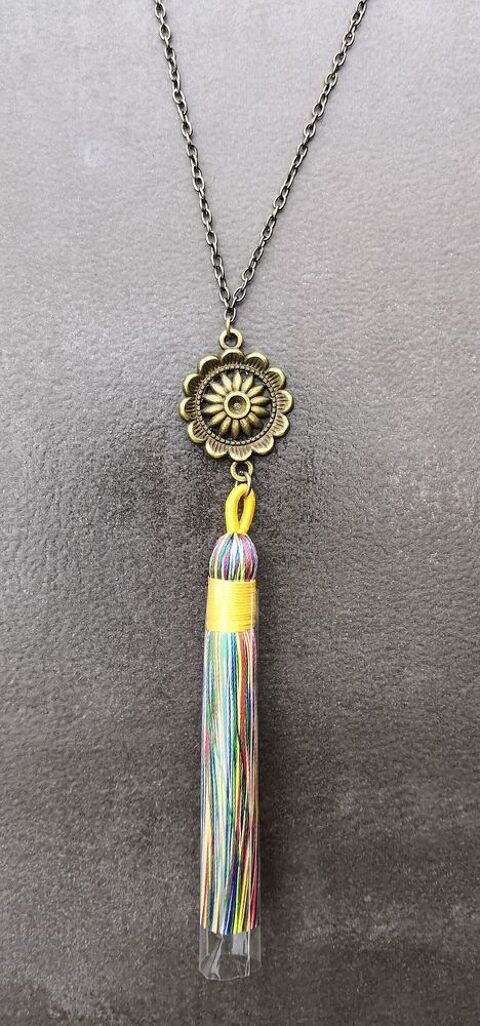 Pendentif Boh�me pompon soie multicolore et m�daillon soleil 5 La Seyne-sur-Mer (83)