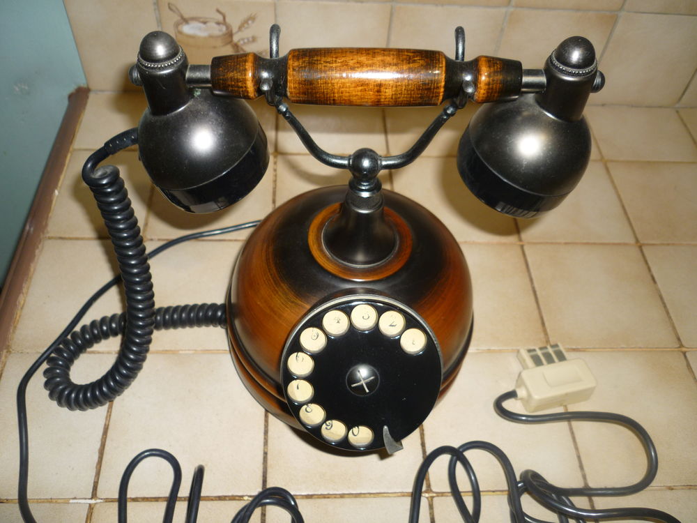 t&eacute;l&eacute;phone ancien 
Tlphones et tablettes