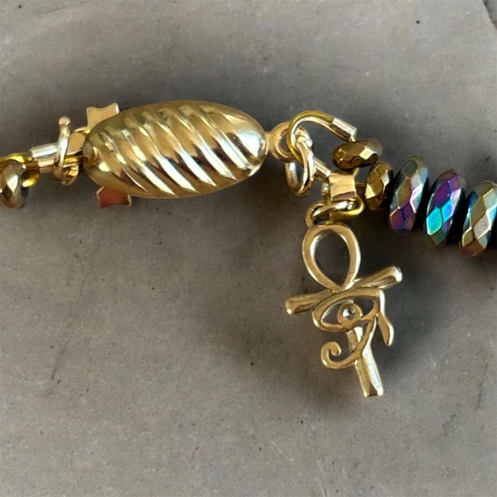 collier en perles de pierre d'hematites facett&eacute;e multicolore avec pendentif Egypte antique cl&eacute; de vie /croix de Ankh et &Aring;"il Bijoux et montres