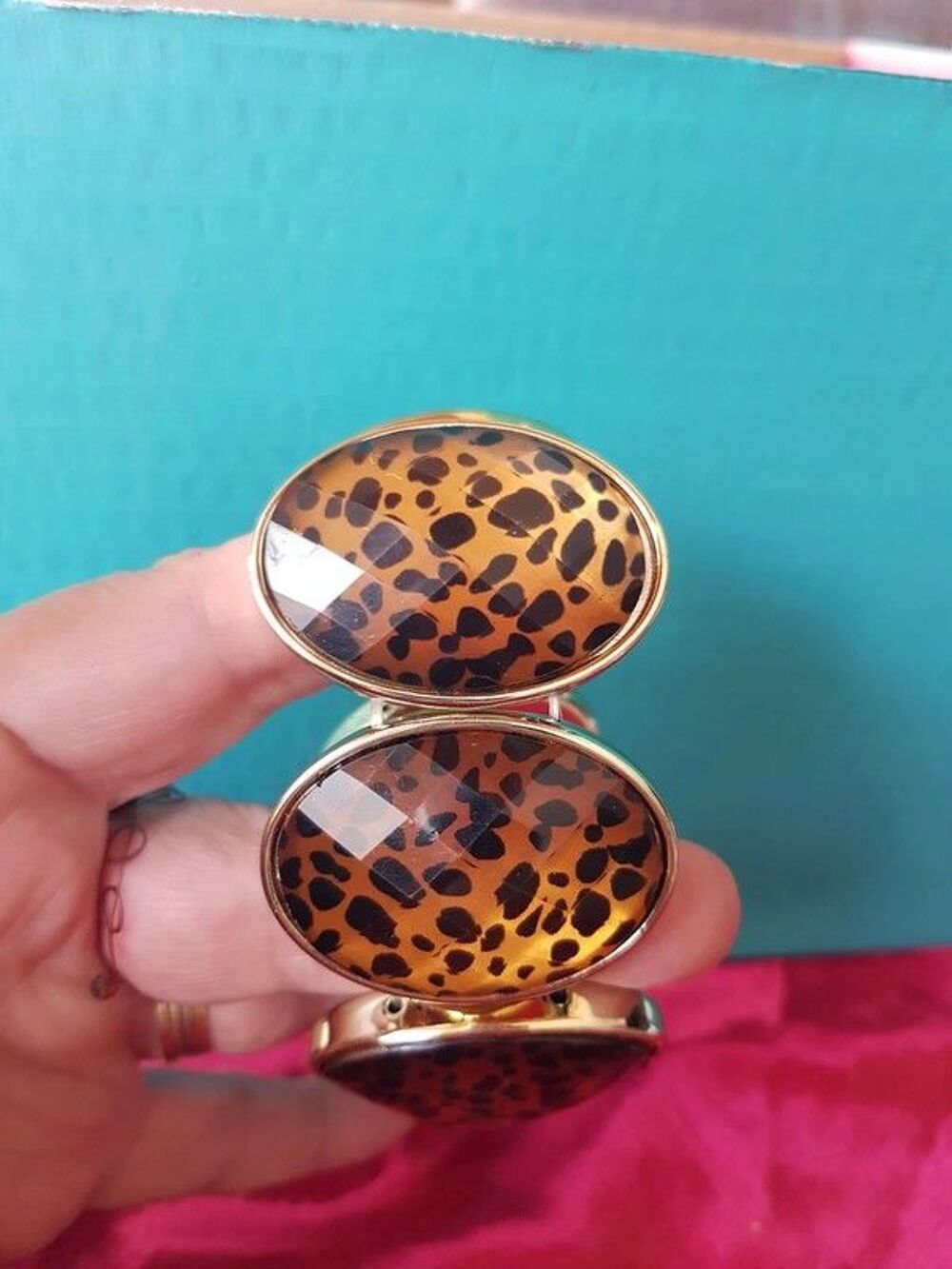 Bracelet dor&eacute; et d&eacute;coration animal neuf 2 e Bijoux et montres