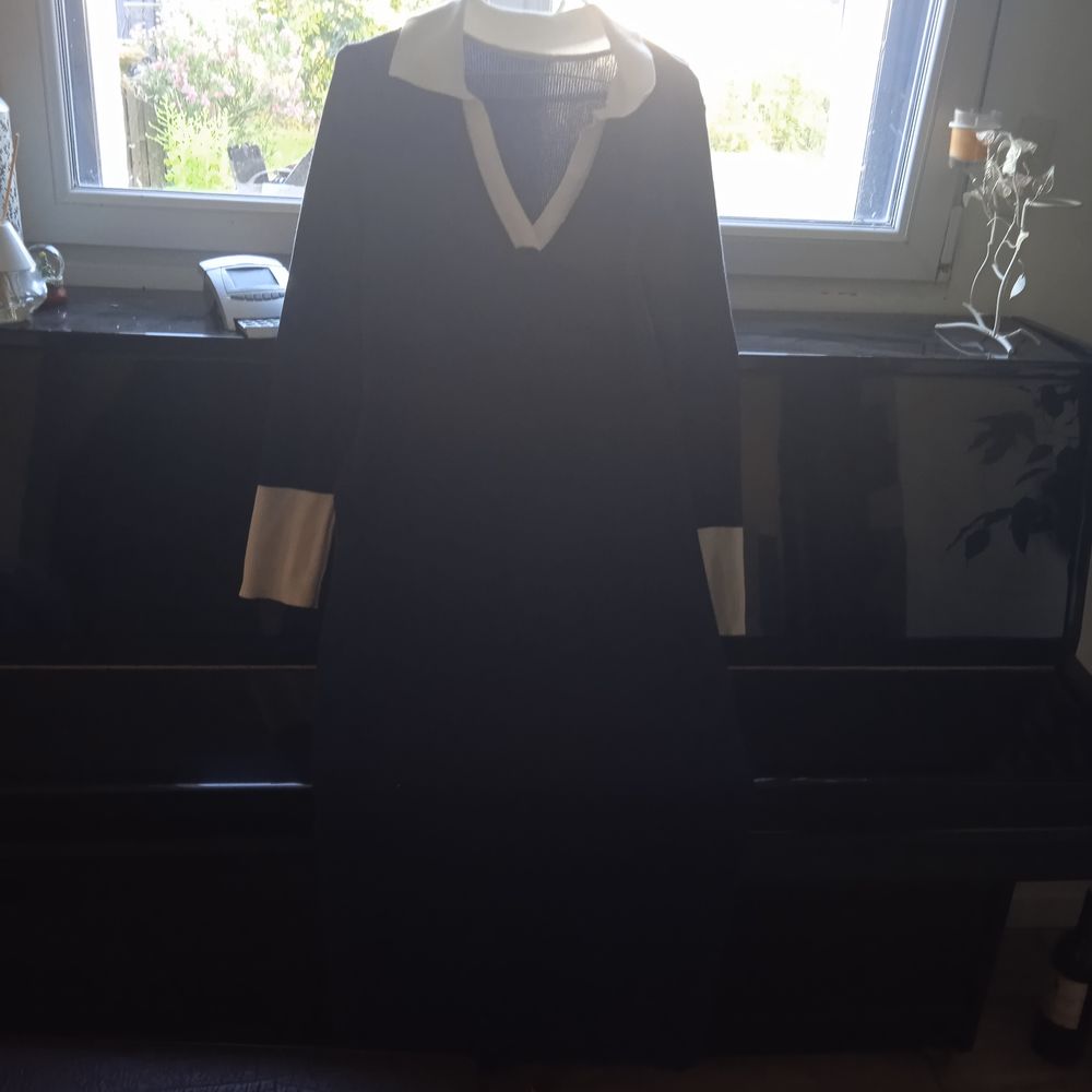 Robe longue marque shein taille L coloris marine et encolure Vêtements