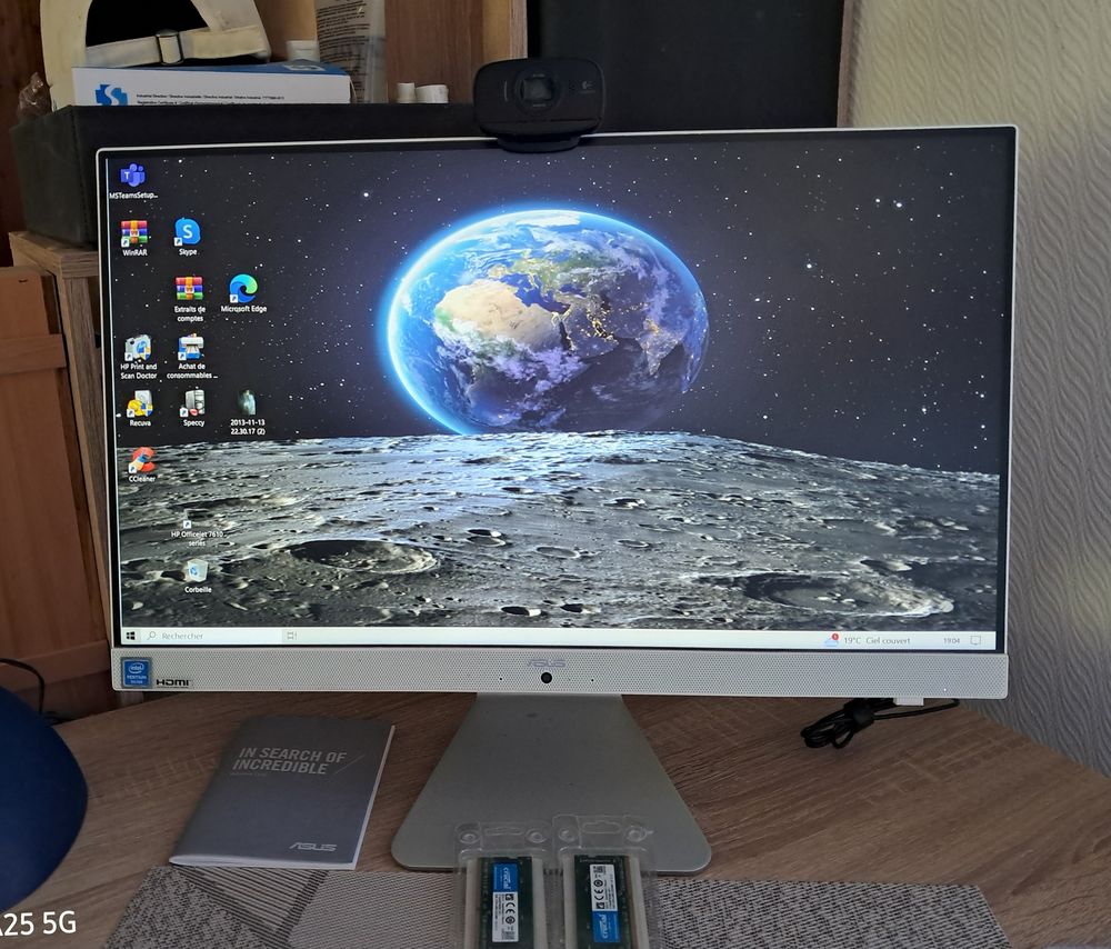 Ordinateur ASUS TT1 DESKTOP-VAG71 + BUREAU + FAUTEUIL. Matériel informatique